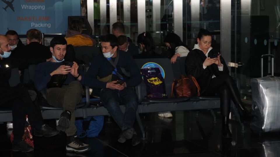 Uçuşlar iptal oldu! Ukraynalılar İstanbul'da kaldı