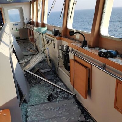 Türk iş insanına ait gemi vuruldu