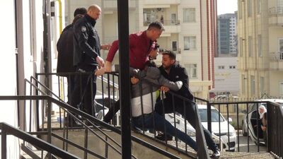 Evlat vahşeti: Anne babasına kurşun yağdırdı