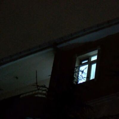 Babasını öldürüp, balkondan atladı