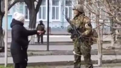 Ukraynalı kadının Rus askere tepkisi gündem oldu