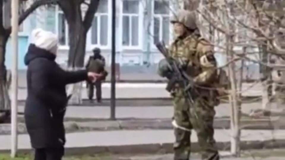 Ukraynalı kadının Rus askere tepkisi gündem oldu