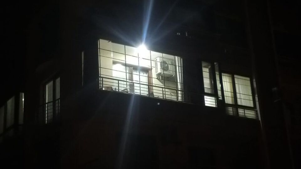 7 kez sırtından bıçakladı, boğazını kesti