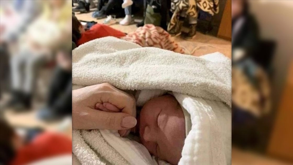 Kiev metrosunda mucize! Gözlerini sığınakta açtı