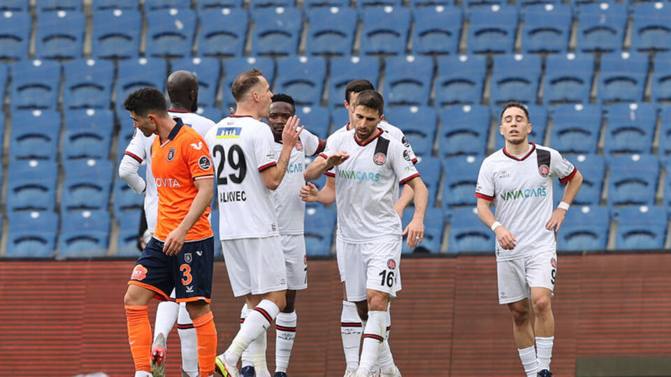 Başakşehir 2 dakikada yıkıldı