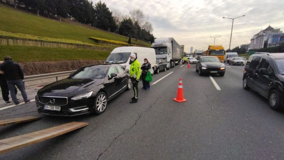 Ümraniye'de 6 araç birbirine girdi