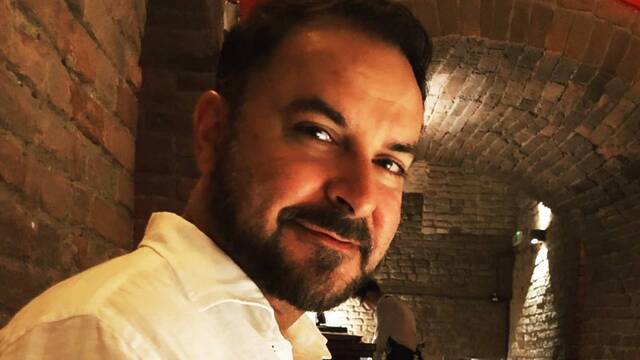 'Silahlı korumalarıyla gelip estetik yaptırıyorlar!'