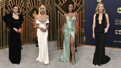 Beklenen törende ünlü geçidi