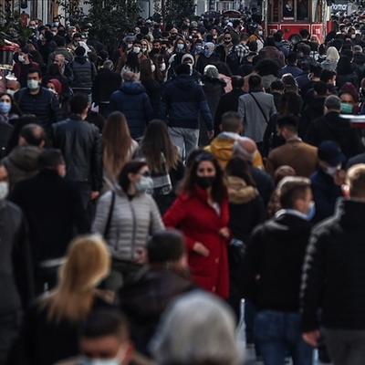 Bilim Kurulu Üyesi Özlü'den iyi haber! "Virüs gücünü kaybediyor"
