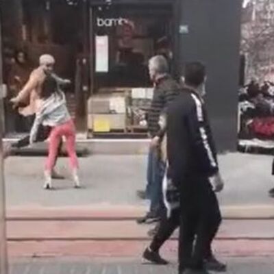 O anlar kamerada! Kadına korkunç tekme!