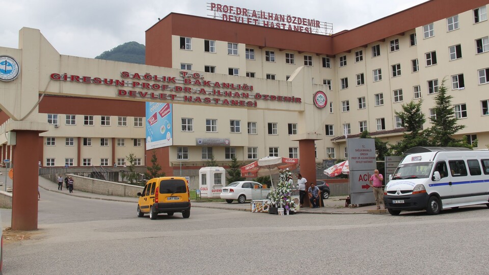 Bitmek bilmiyor! Hemşireye tekmeli saldırı!