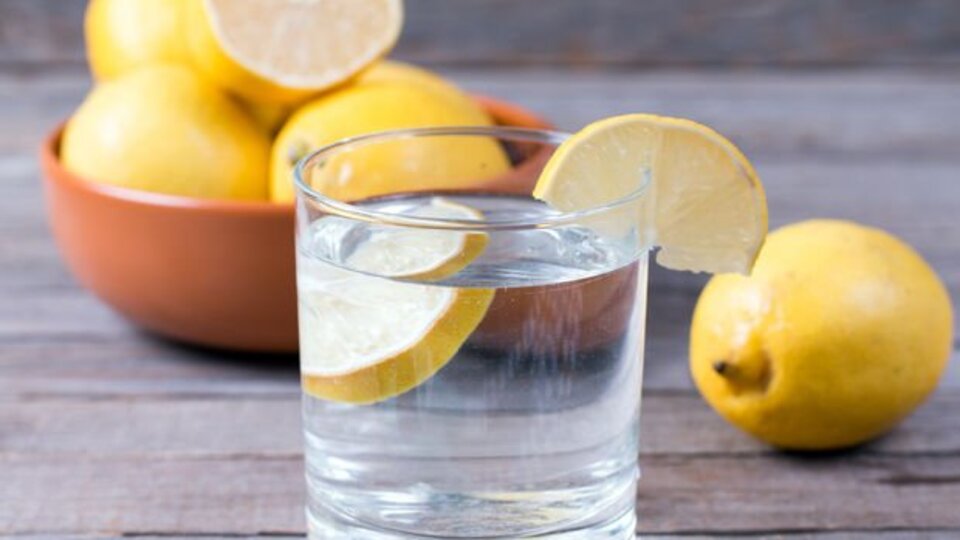 Limonlu su içmenin faydaları
