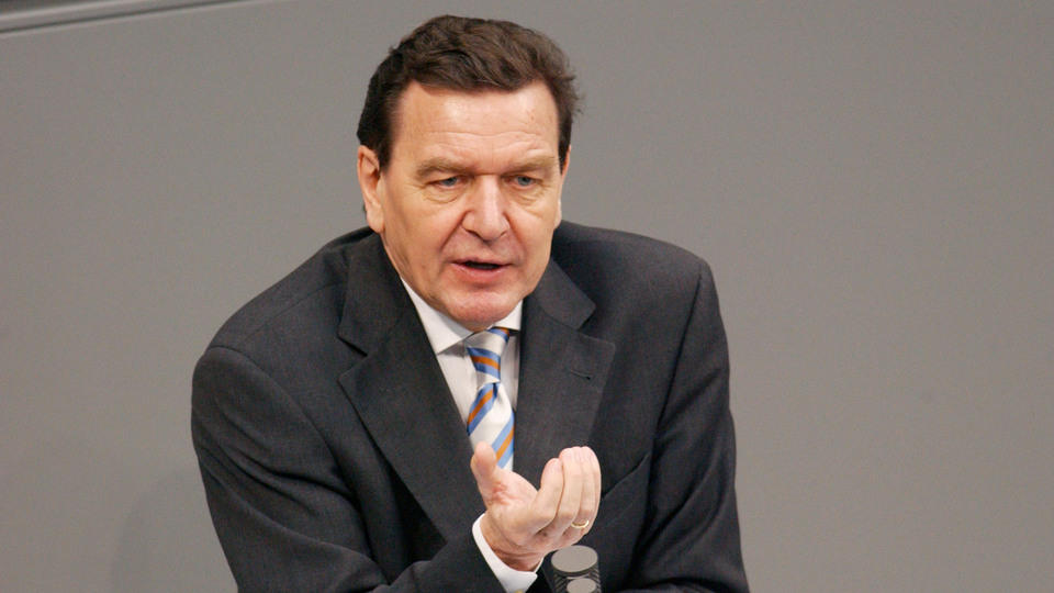 Schröder'in Rusya yanlısı tutumu istifa getirdi