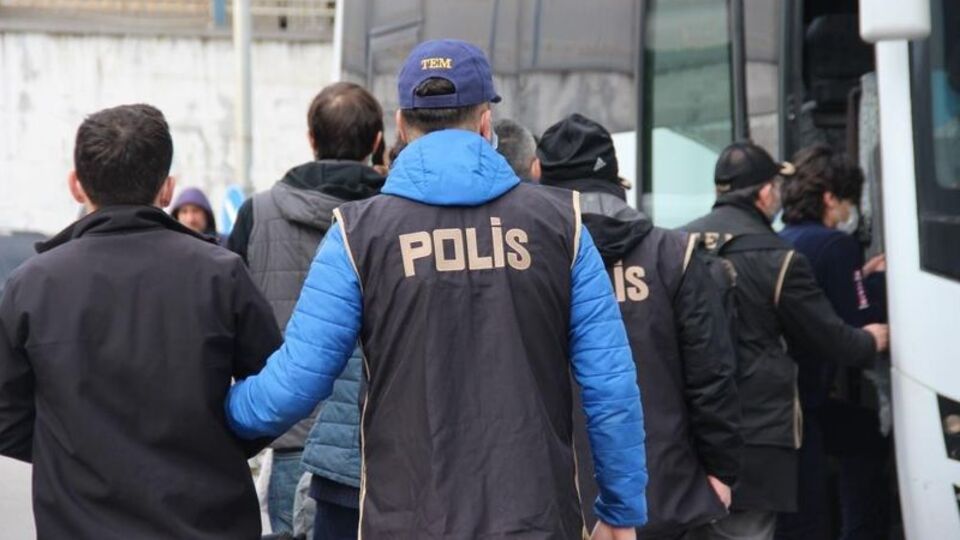 İzmir ve 3 ilde FETÖ operasyonu: 12 tutuklama