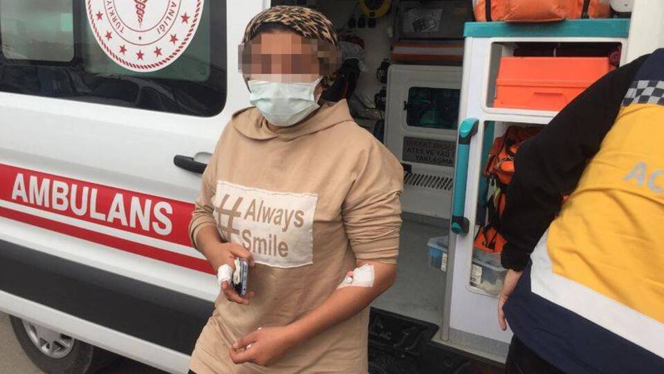 Eve almayan eşini kürekle dövdü