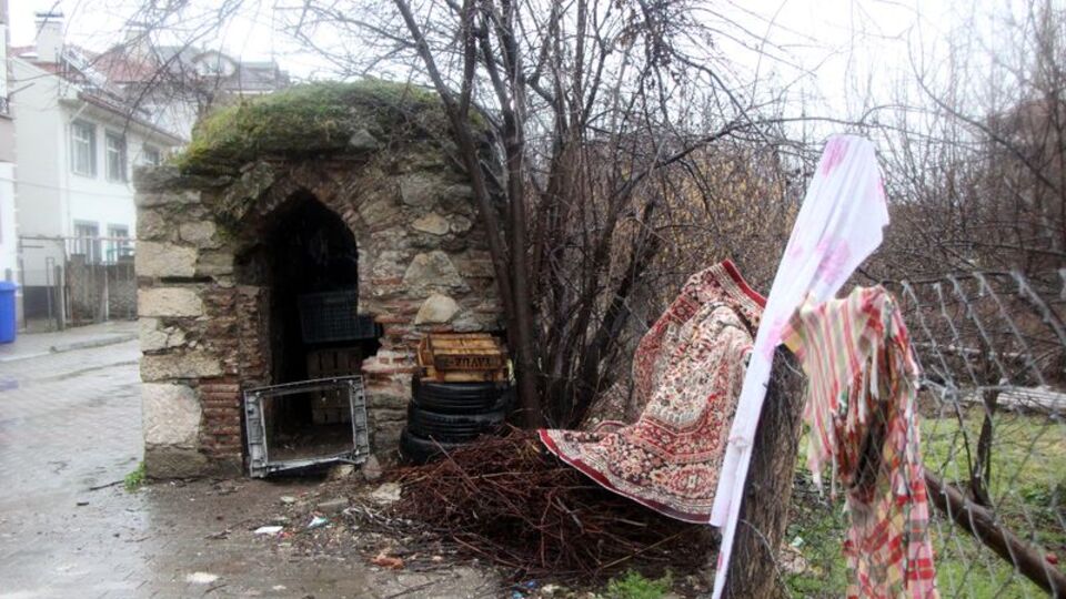 Tarihi hamam kalıntısı ardiye oldu