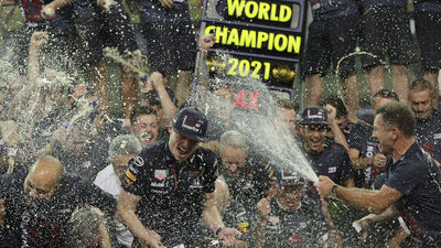 Verstappen'den tarihi sözleşme!