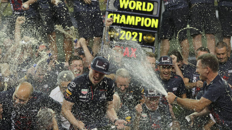 Verstappen'den tarihi sözleşme!