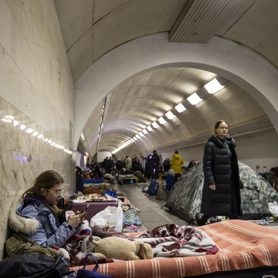 Metro istasyonunda endişeli bekleyiş!