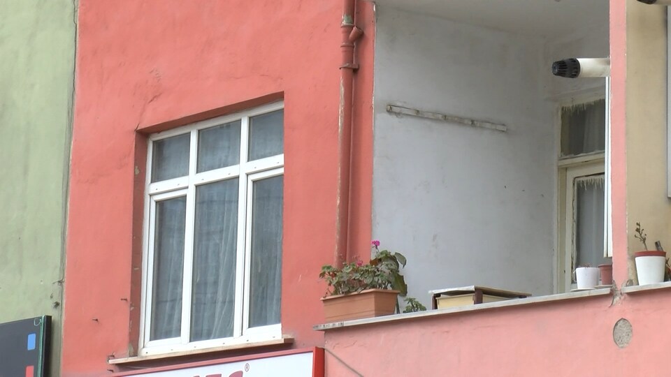 Ümraniye'de kadın cinayeti! Kız arkadaşının boğazını kesti