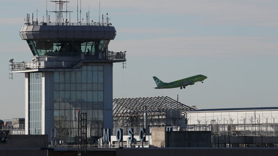 Yasakların ardından uluslararası uçuşlarını durdurdu