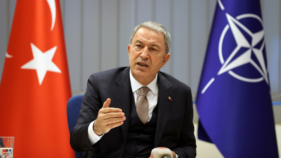 Bakan Akar: İki tahliye uçağımız bekliyor