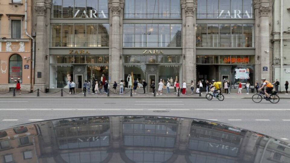 Tekstil devi Rusya'da 502 mağazasını kapatıyor