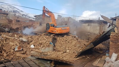 Feci olay! 3 ev küle döndü