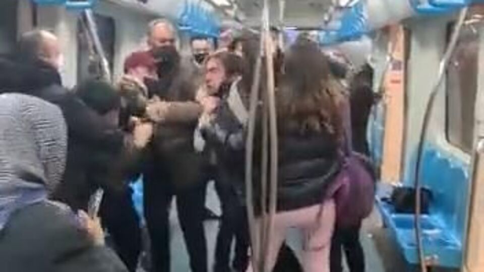 Marmaray'da tekme tokatlı saldırı!