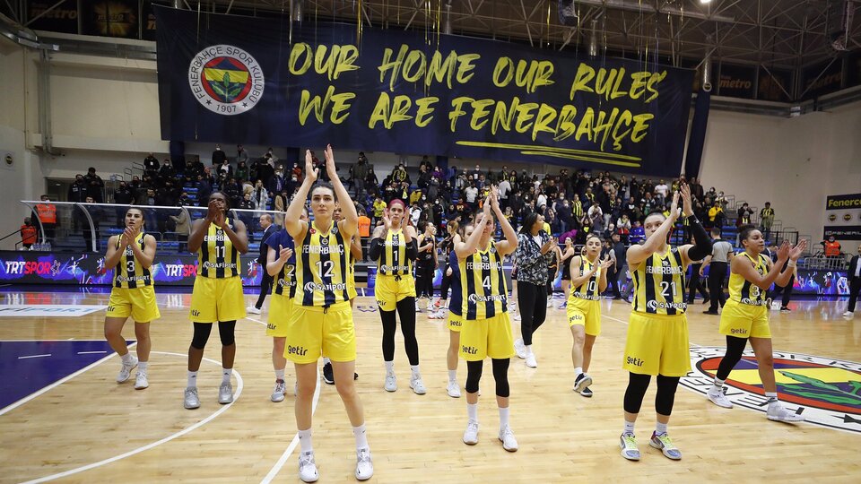 Fenerbahçe Safiport 1-0 öne geçti