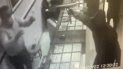 İstanbul'da soyguncu dehşeti! Havaya ateş açtılar