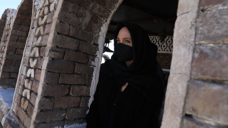 Angelina Jolie, mülteci kampında