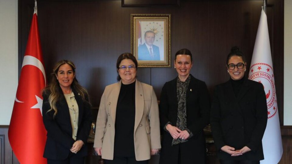 Yöneticilerden Bakan Yanık'a ziyaret