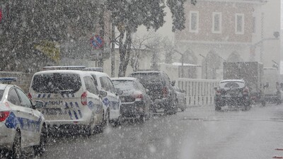 İstanbul'da kar yağışı trafiği etkiledi!