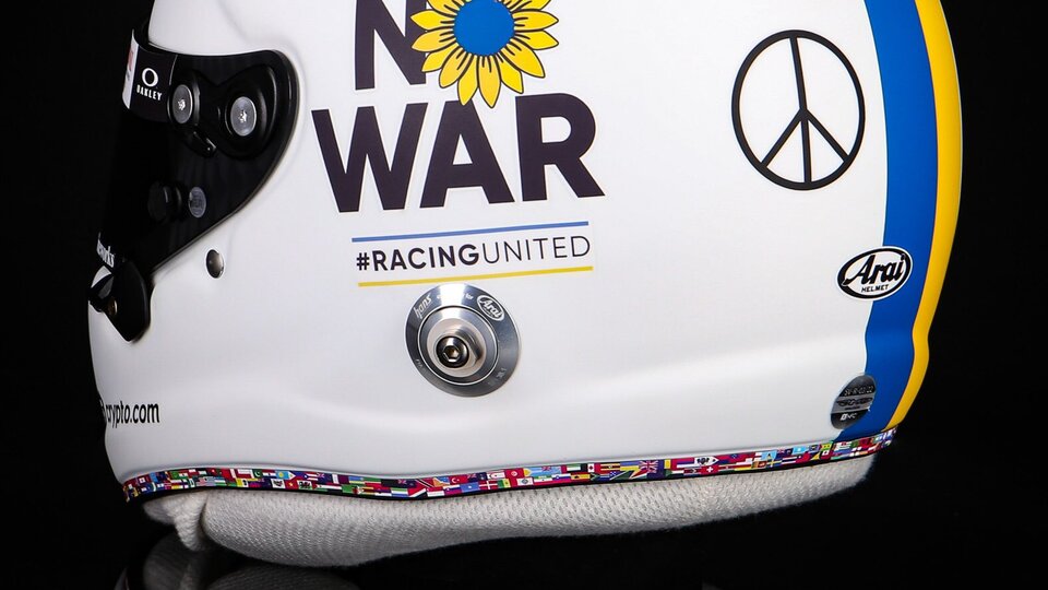 Vettel'in kaskında KKTC bayrağı...