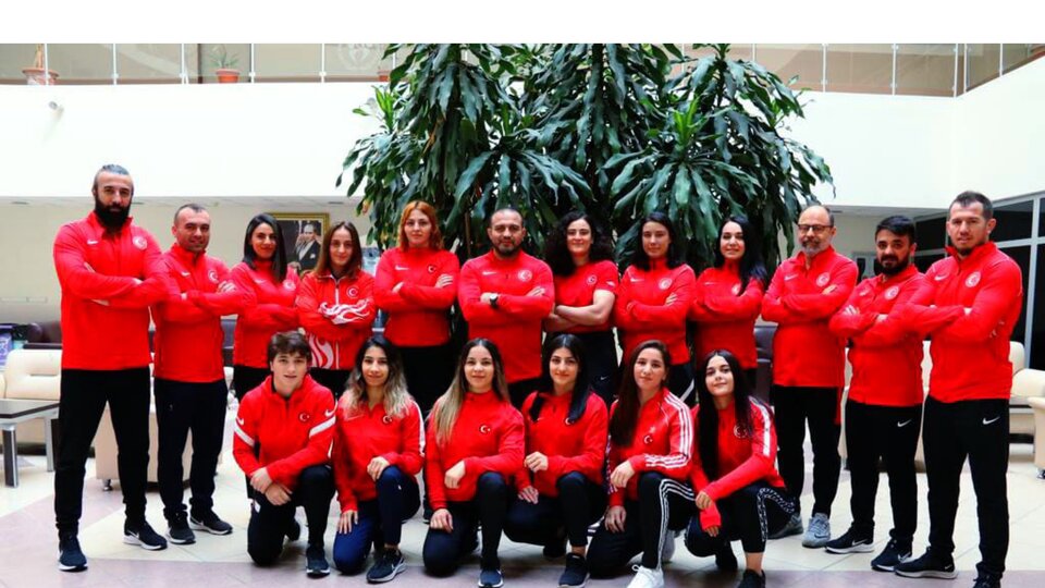 Kadın milli güreşçilerden 3 madalya