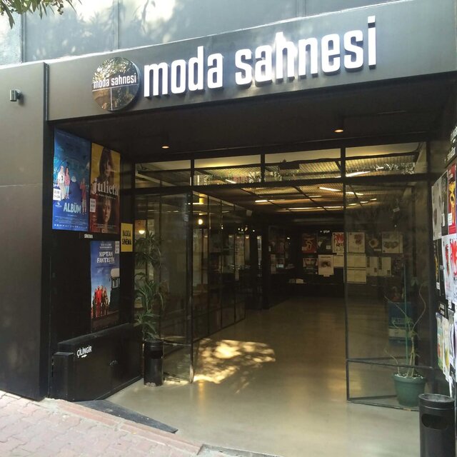 Moda Sahnesi karardı