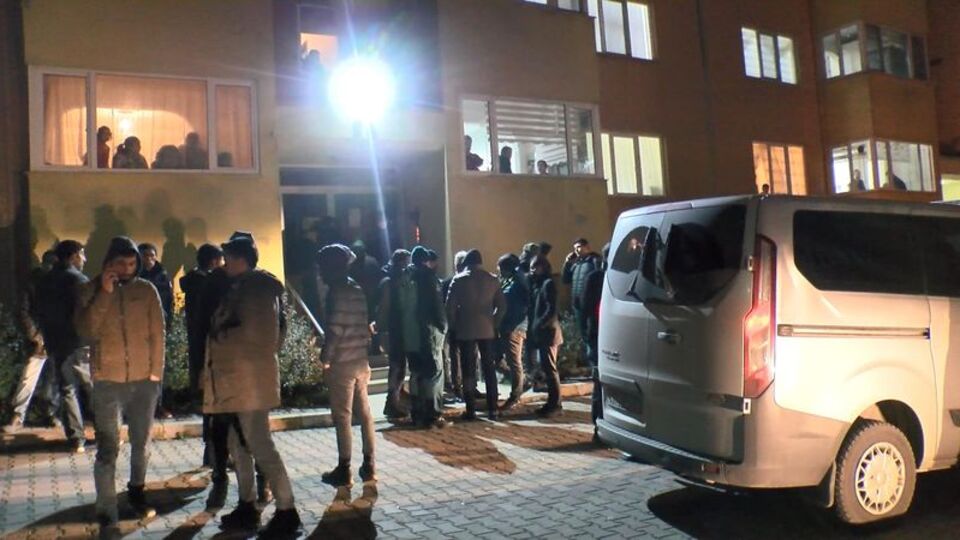 Aile faciası! Eşini ve çocuklarını öldürüp, intihar etti