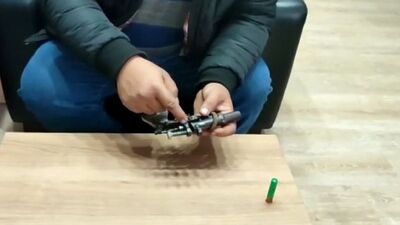 Aranan kaynakçı, su borusundan yapmış