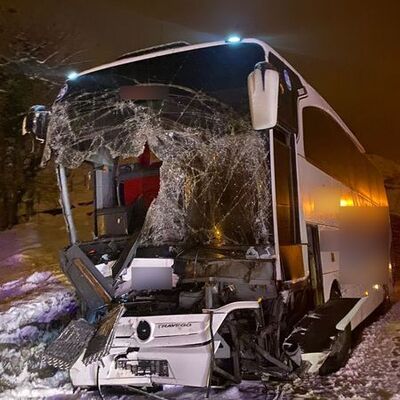 Otobüs buzlu yolda kaydı! 25 kişi faciadan kıl payı kurtuldu