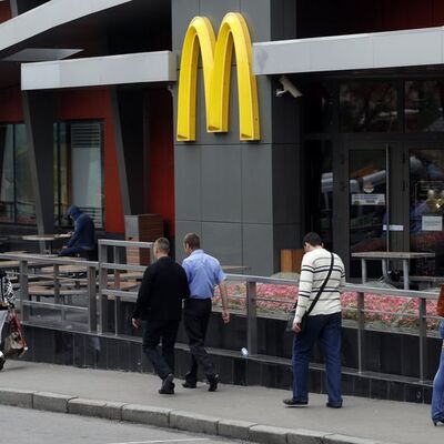 Rusya'da hamburgerler karaborsaya düştü