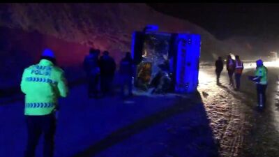 Sivas'ta yolcu otobüsü devrildi: 34 yaralı