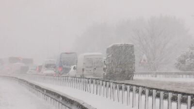 TEM'de araç kuyruğu! Saatlerce beklediler