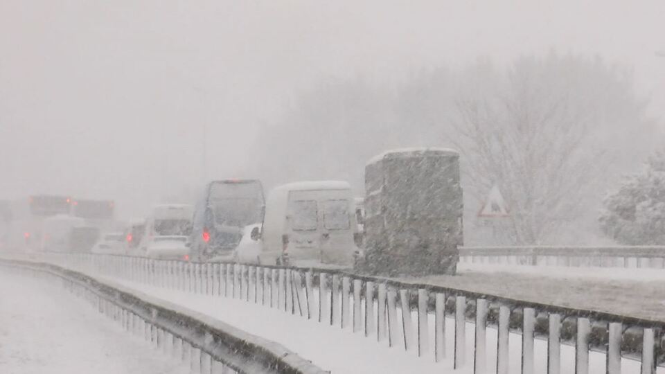TEM'de araç kuyruğu! Saatlerce beklediler
