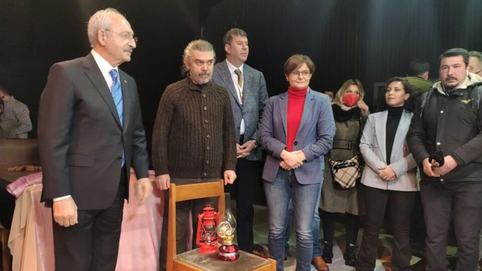 Kılıçdaroğlu'ndan Moda Sahnesi'ne kandilli ziyaret