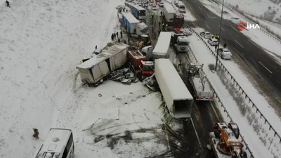 Kuzey Marmara Otoyolu'nda 4 TIR birbirine girdi!