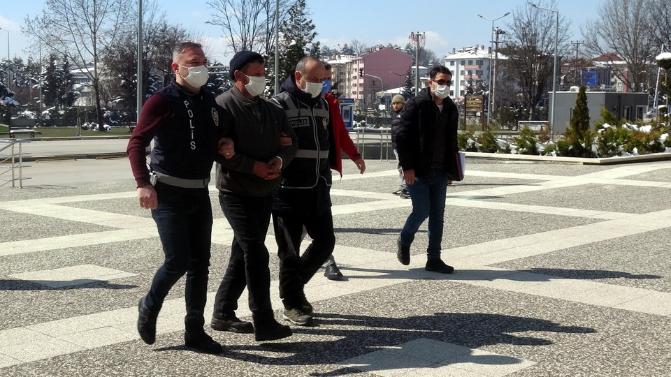 Aracını satmasına kızan karısını vurdu!