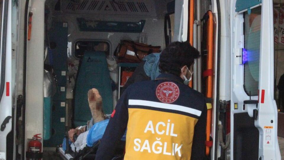 Sınırdan kaçak geçerken mayına bastı