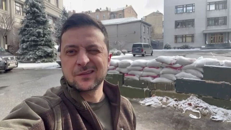 Zelenskiy: Kahramanca direniyoruz