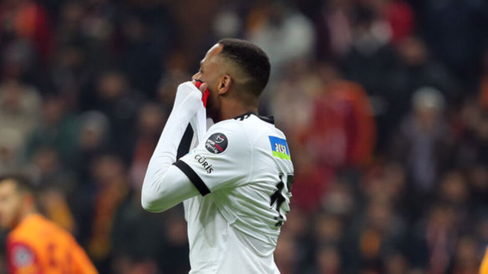 Larin'den penaltı isyanı!